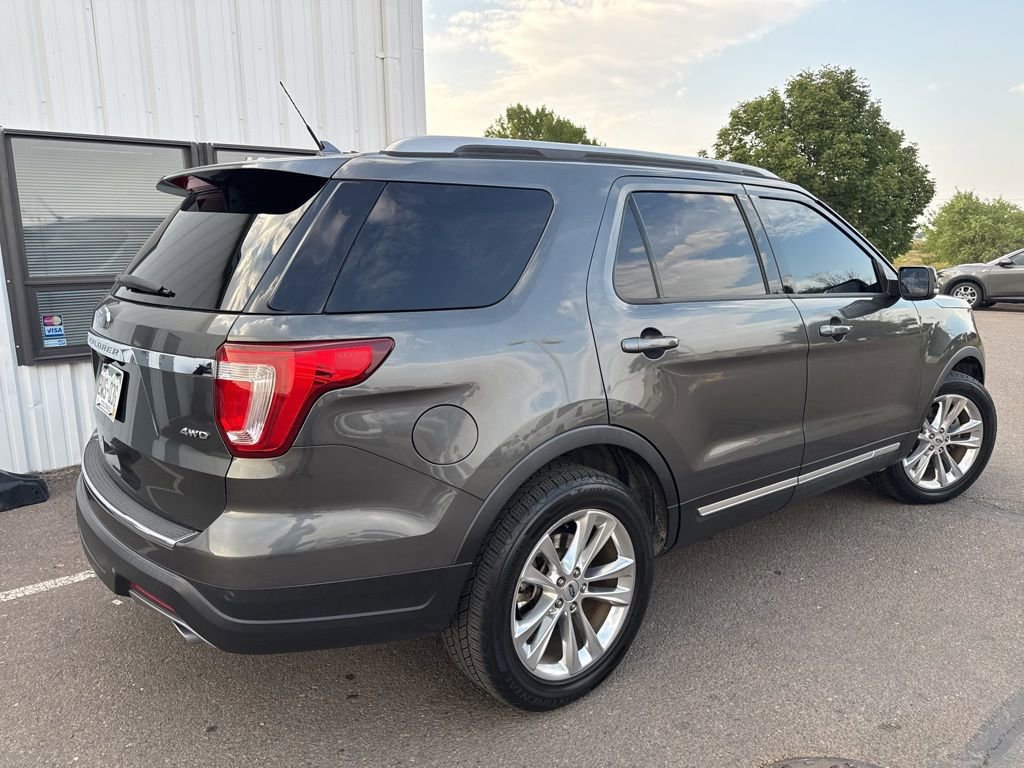2018 Ford Explorer XLT photo 3