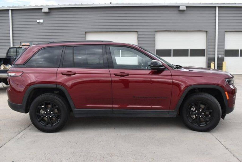 Used 2024 Jeep Grand Cherokee Altitude