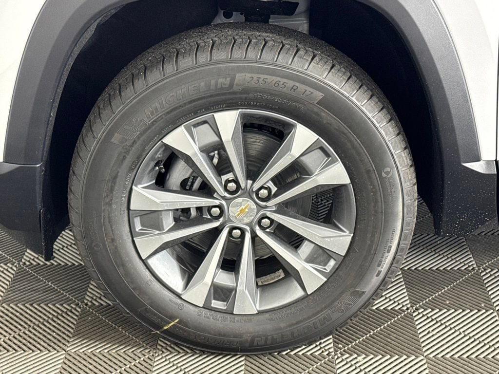 2027 Chevrolet Equinox LT - Photo 35