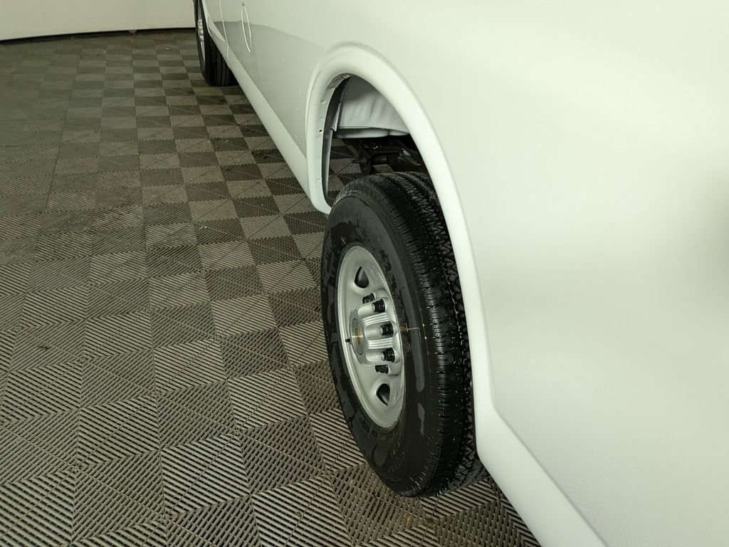 2026 Chevrolet Express Cargo Work Van - Photo 15
