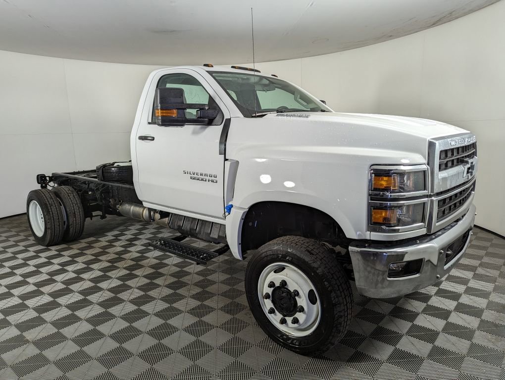 2024 Chevrolet Silverado 6500HD Work Truck photo 3
