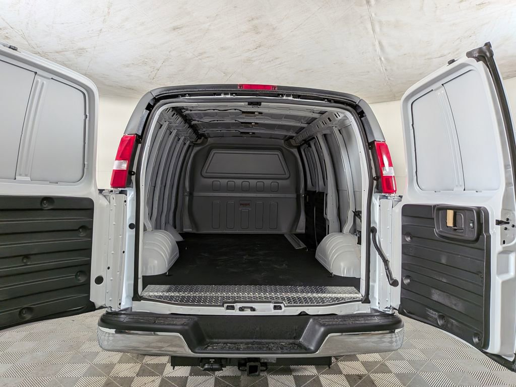 2026 Chevrolet Express Cargo Work Van - Photo 9