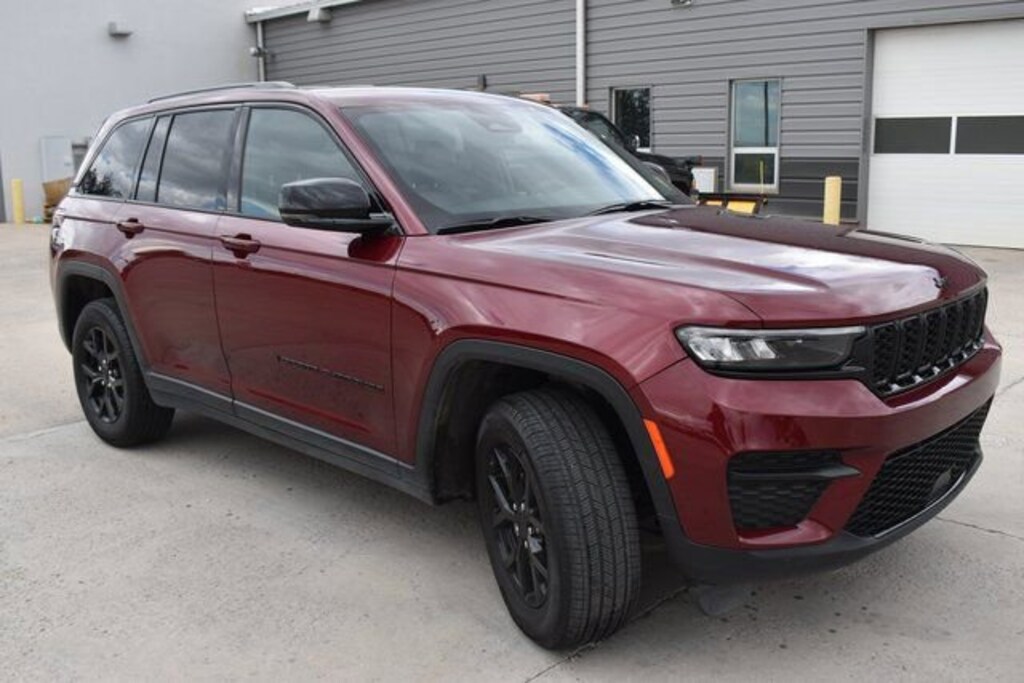 Used 2024 Jeep Grand Cherokee Altitude