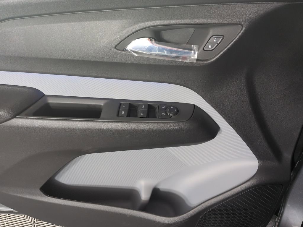2027 Chevrolet Bolt RS - Photo 19