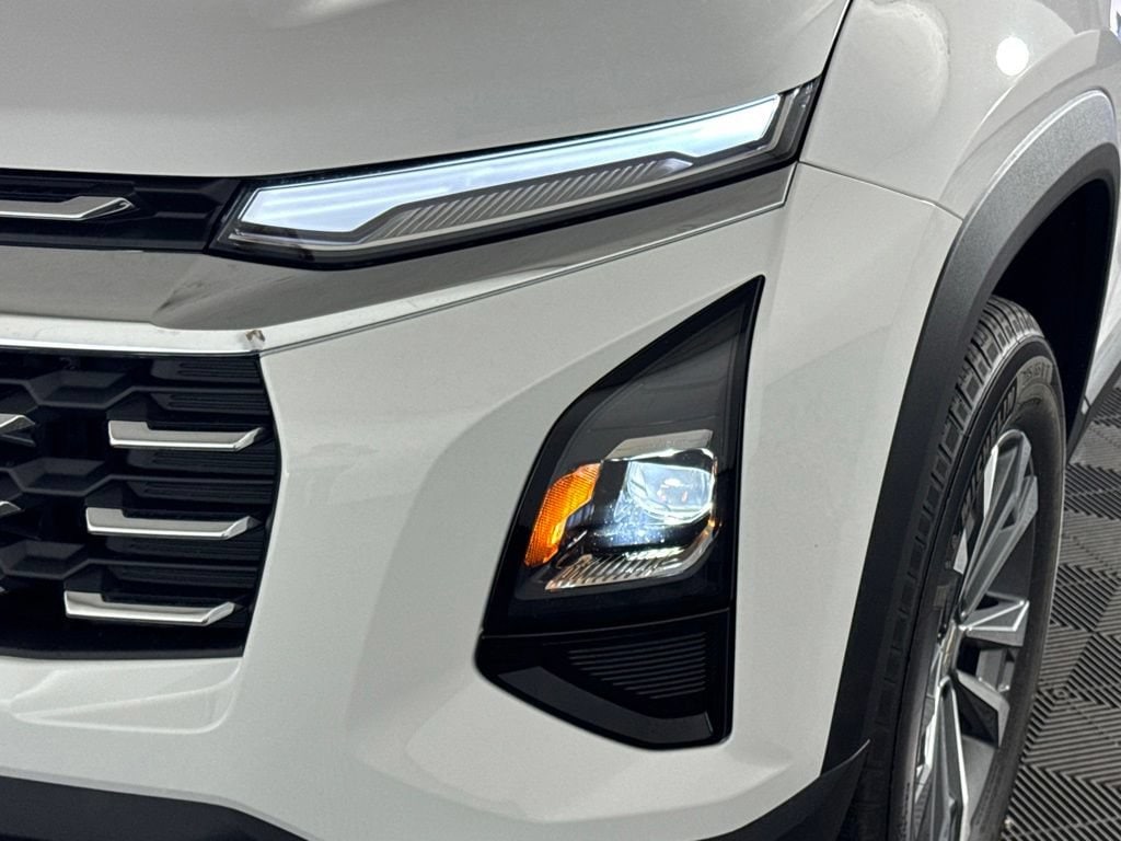 2027 Chevrolet Equinox LT - Photo 33