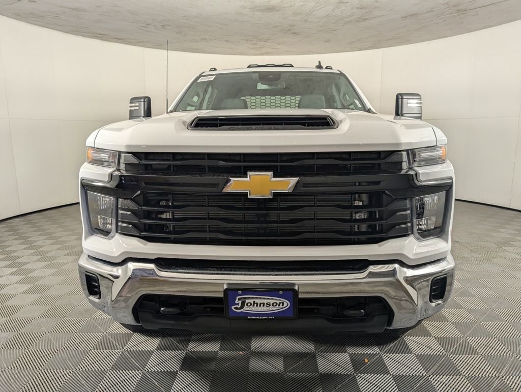 2025 Chevrolet Silverado 3500HD Work Truck photo 2