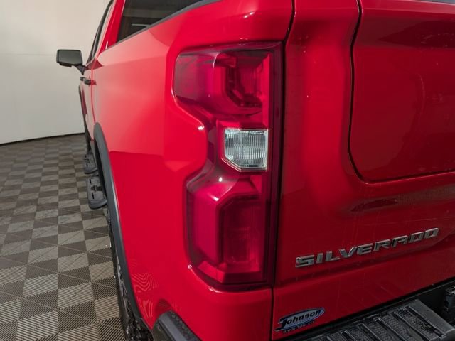 2025 Chevrolet Silverado 1500 ZR2 - Photo 11