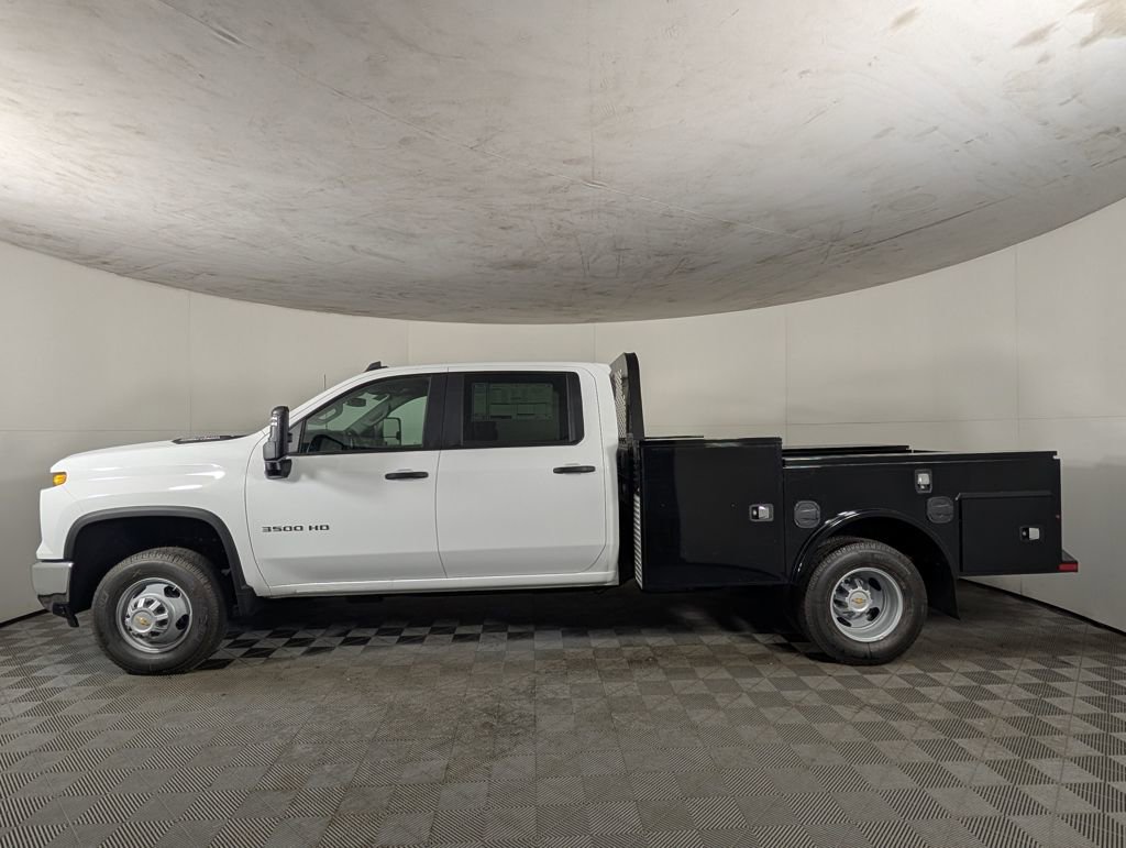 2025 Chevrolet Silverado 3500HD Work Truck photo 3