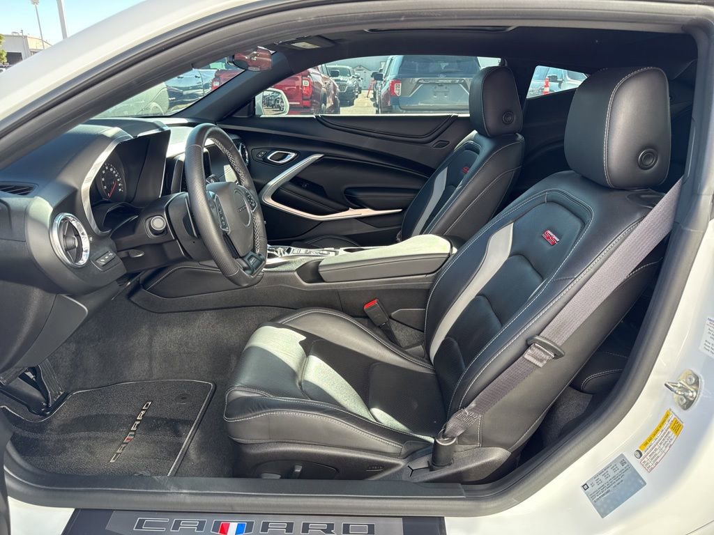 2017 Chevrolet Camaro 2SS photo 2