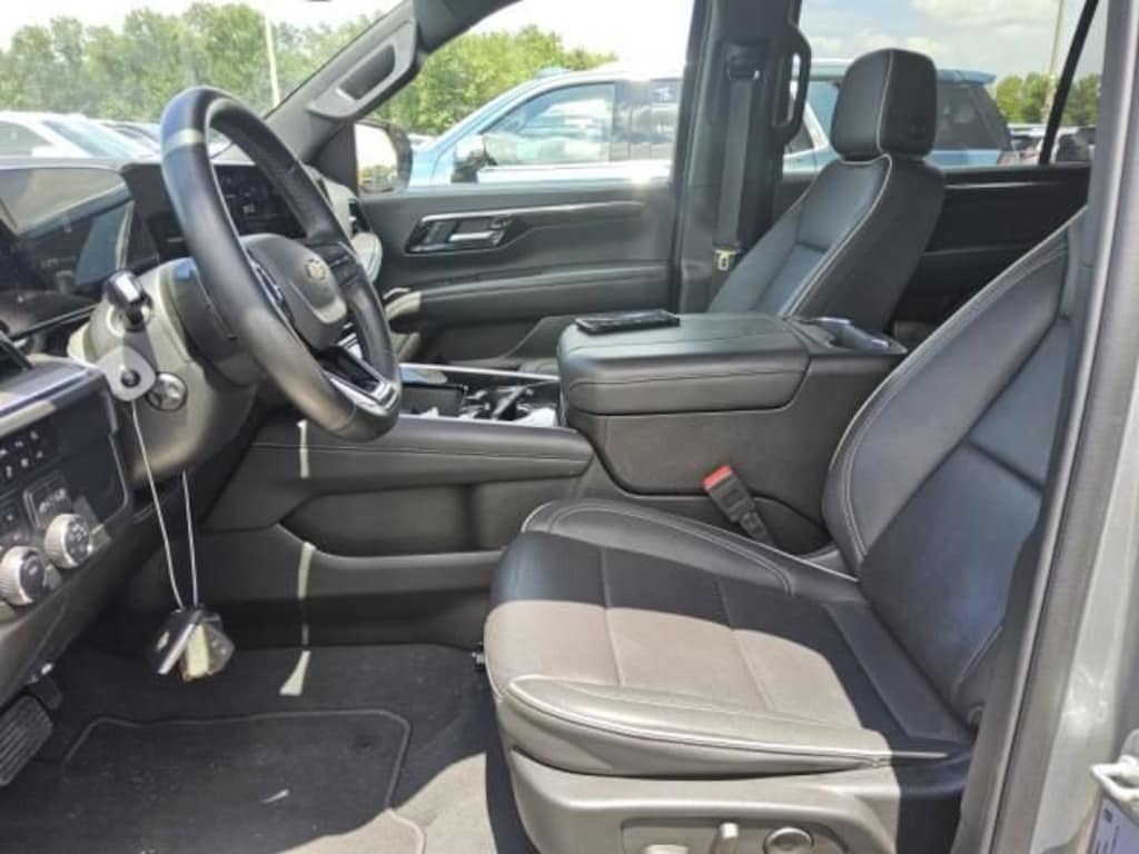 Used 2025 Chevrolet Suburban Premier SUV