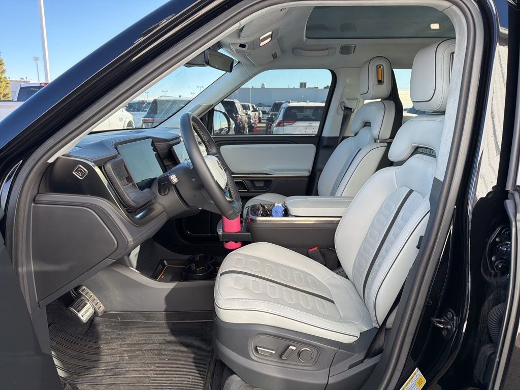 2023 Rivian R1S Adventure photo 2