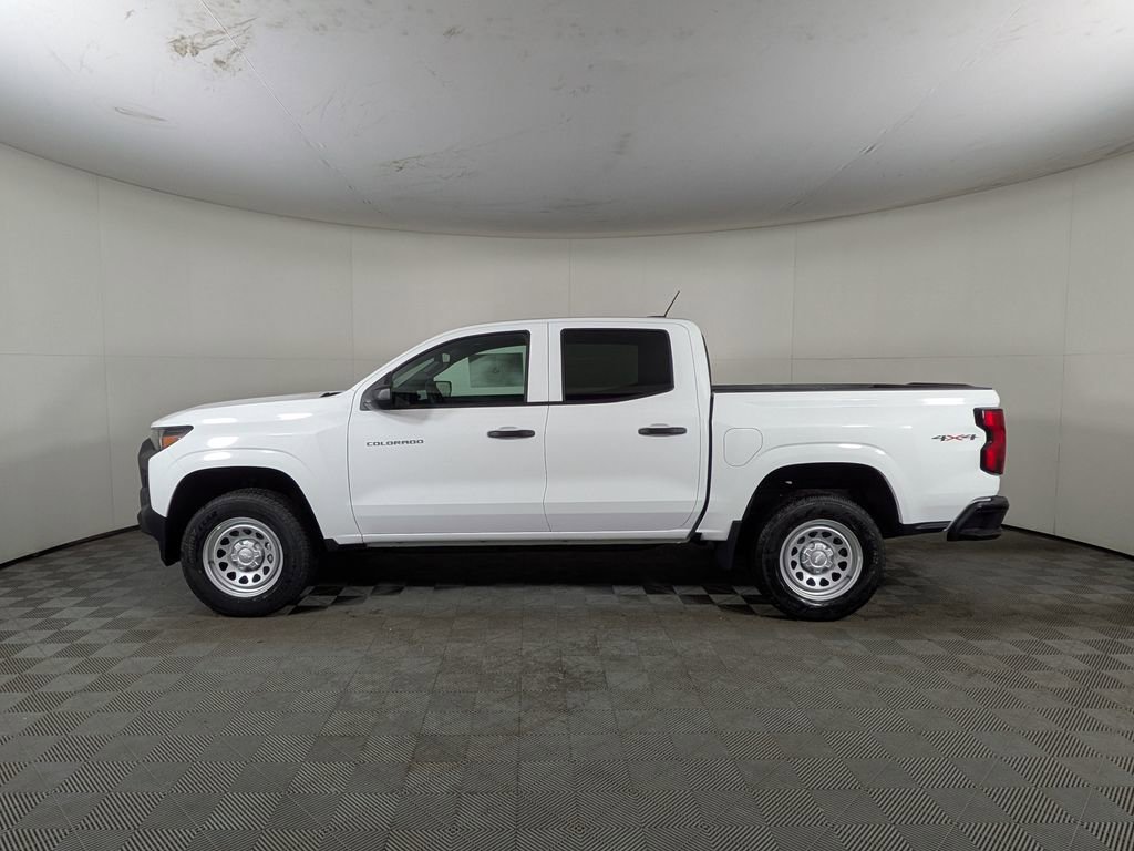 2025 Chevrolet Colorado LT photo 2