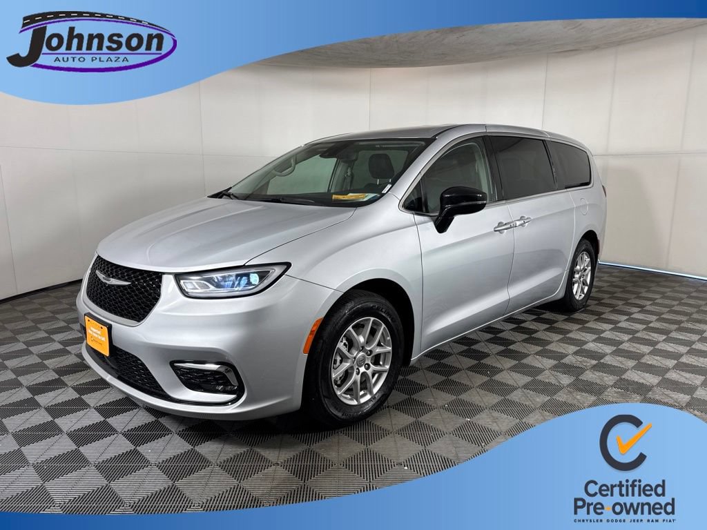 2024 Chrysler Pacifica Touring L's photo