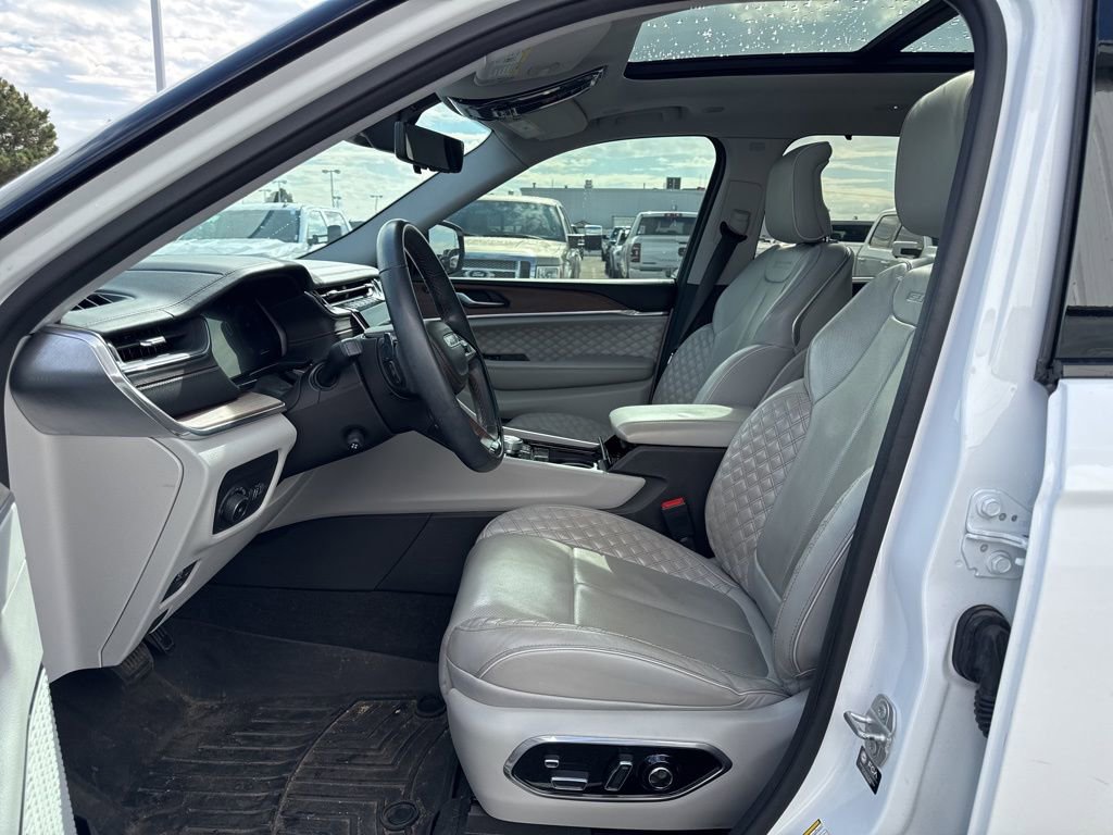 2021 Jeep Grand Cherokee L Summit photo 2