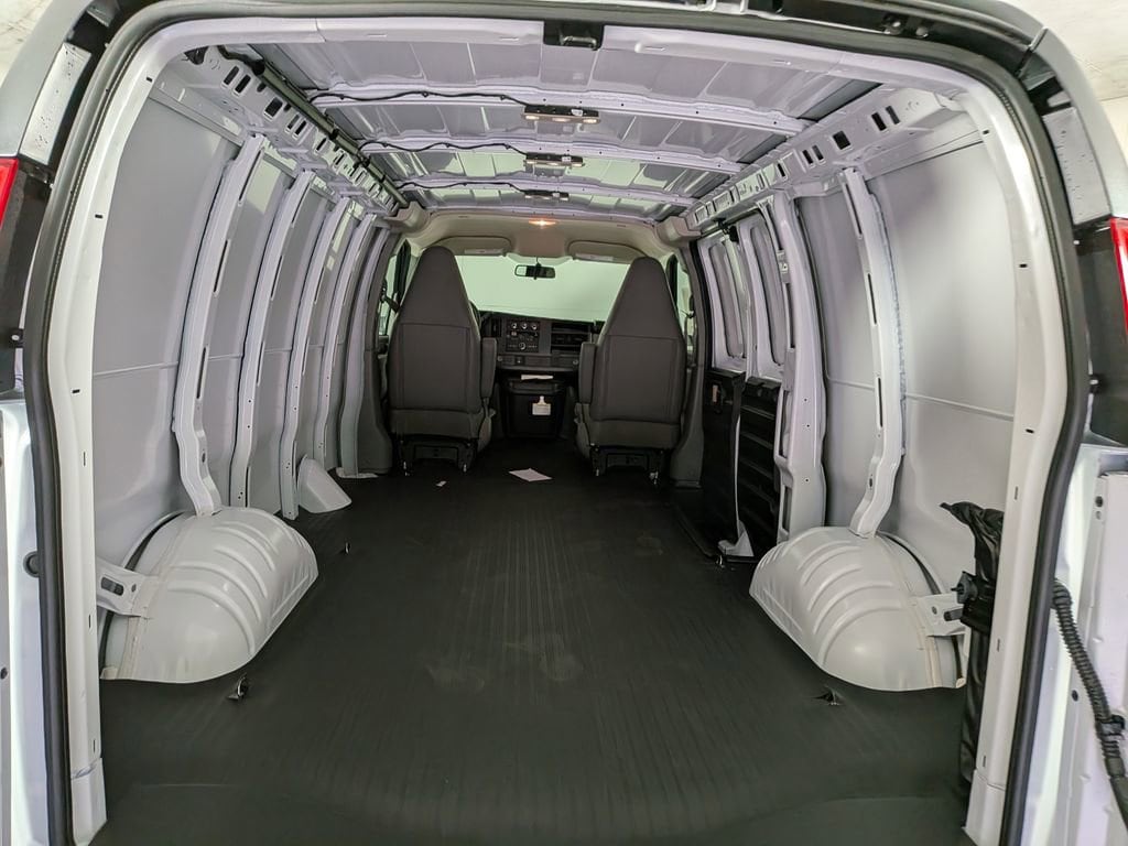 2026 Chevrolet Express Cargo Work Van - Photo 10