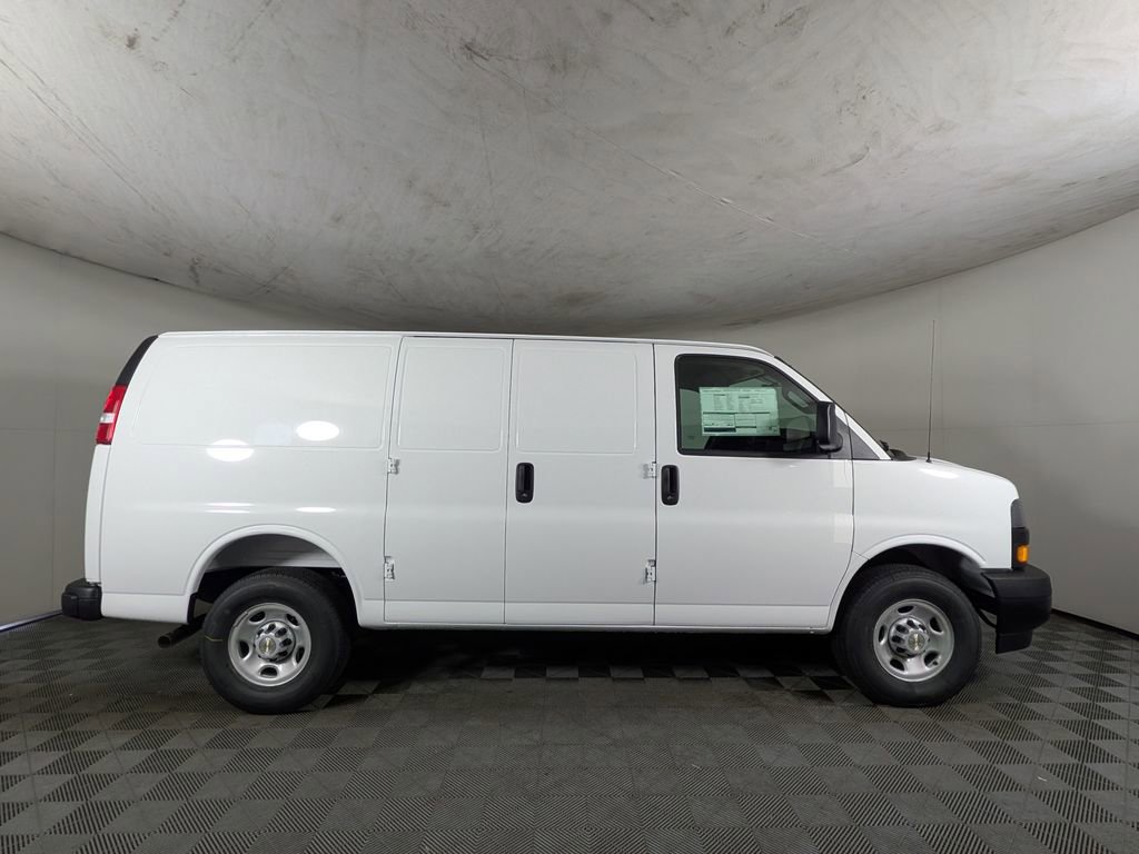 2026 Chevrolet Express Cargo Work Van - Photo 6