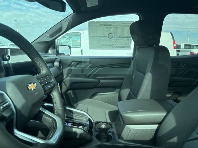 2025 Chevrolet Colorado LT photo 2