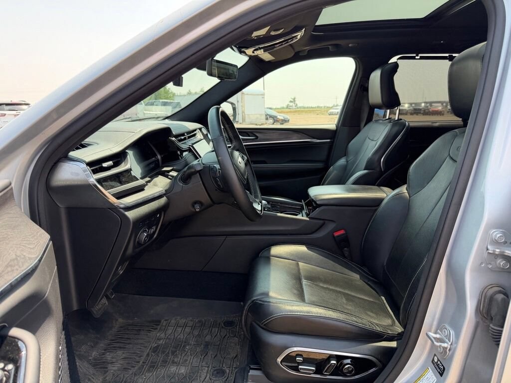 Used 2023 Jeep Grand Cherokee 4xe Overland SUV