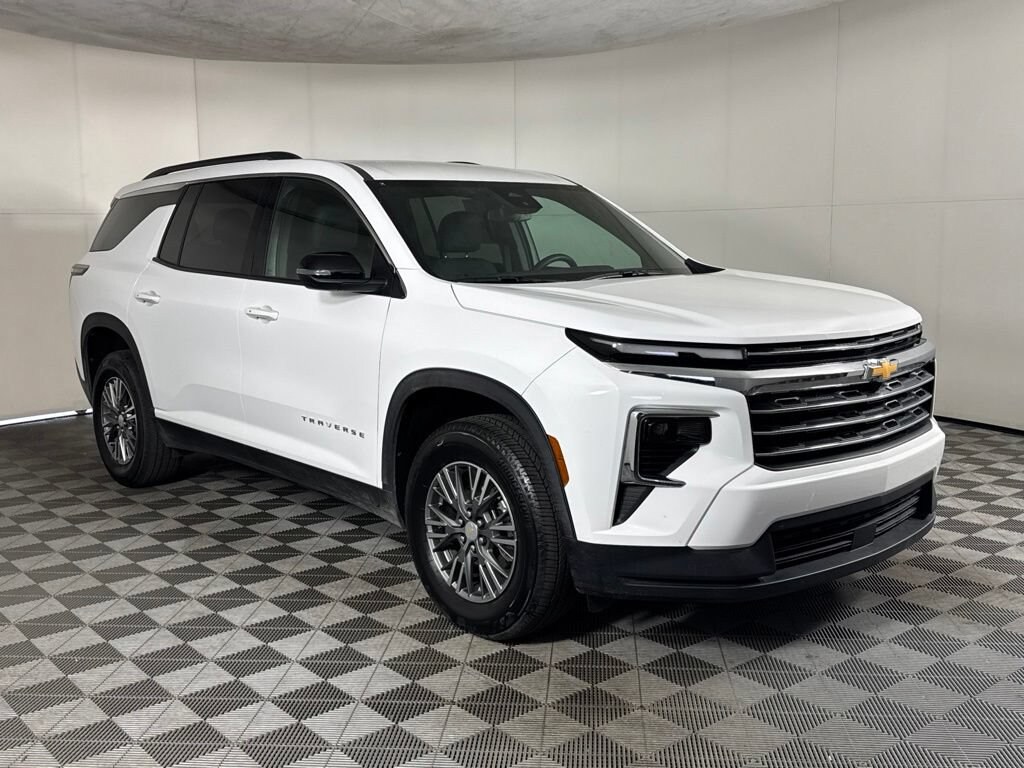 Used 2026 Chevrolet Traverse LT SUV