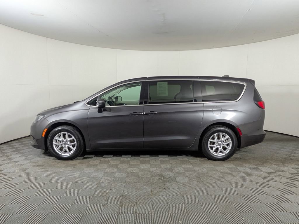 2022 Chrysler Voyager LX photo 3
