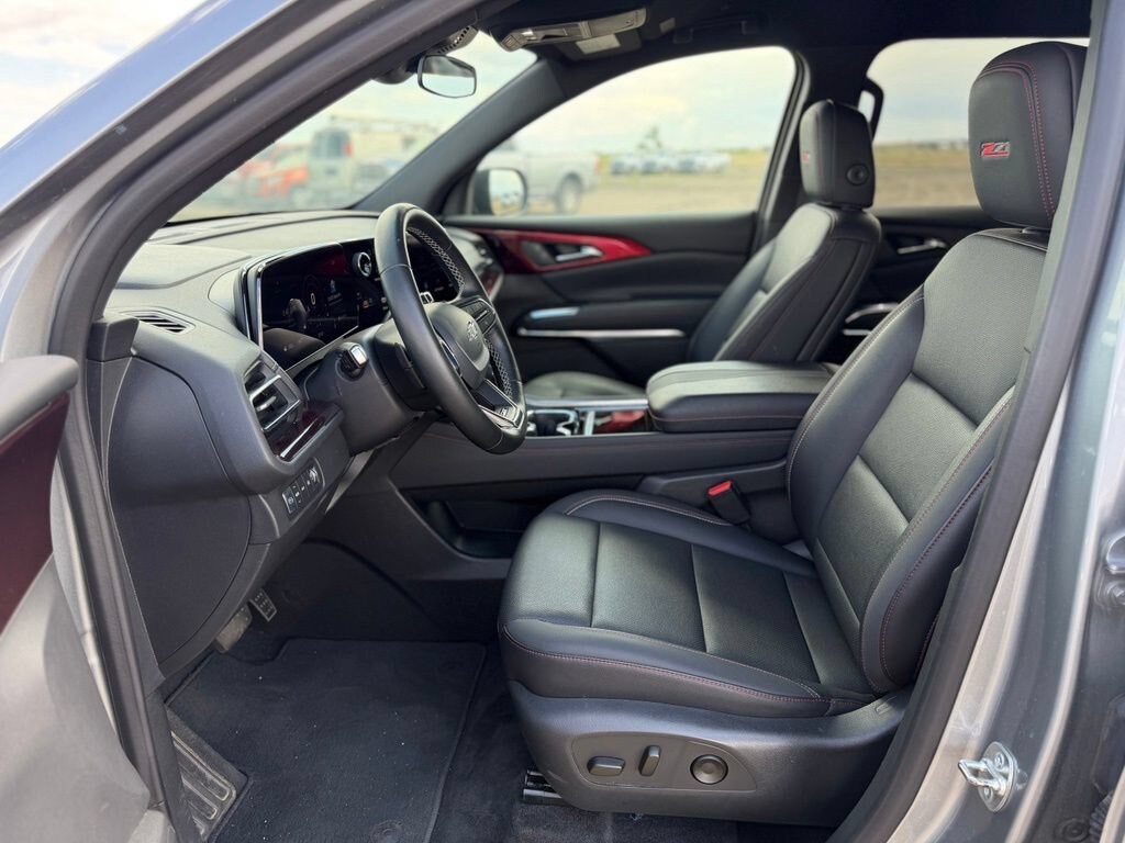Used 2025 Chevrolet Traverse Z71 SUV