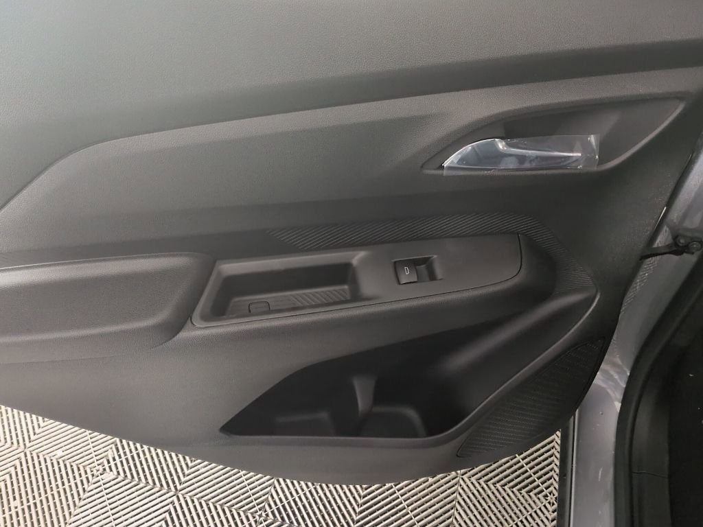2027 Chevrolet Bolt RS - Photo 23