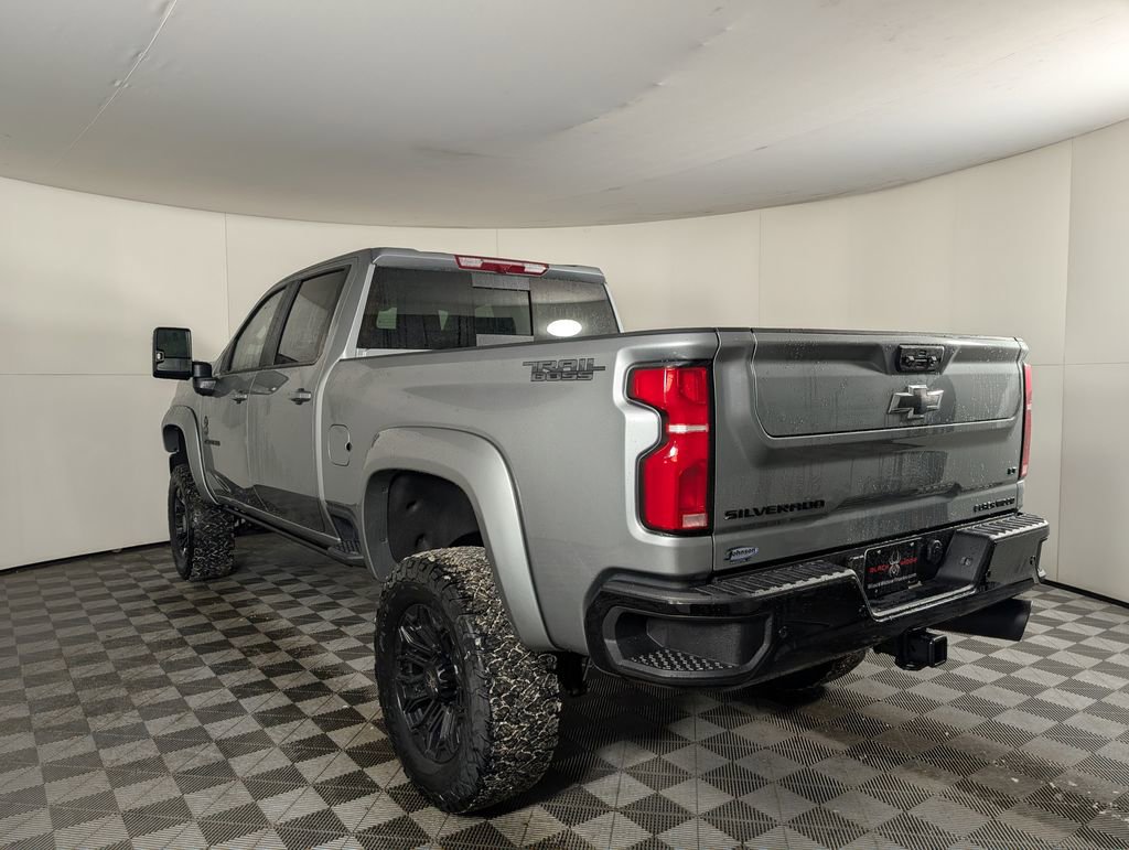 2025 Chevrolet Silverado 2500HD LT photo 4
