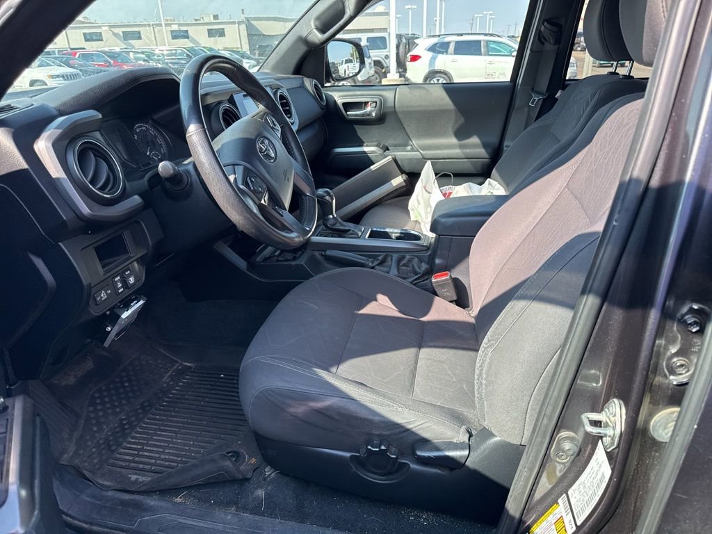 2017 Toyota Tacoma SR5 photo 2