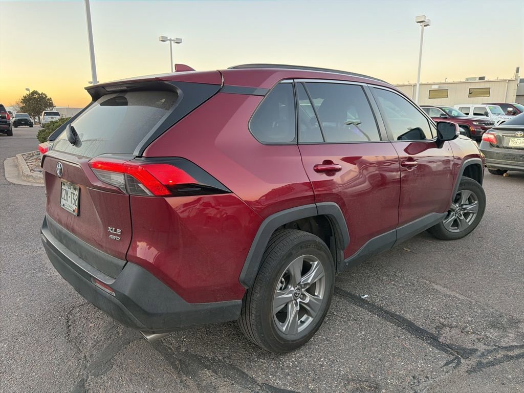 2024 Toyota RAV4 XLE photo 3