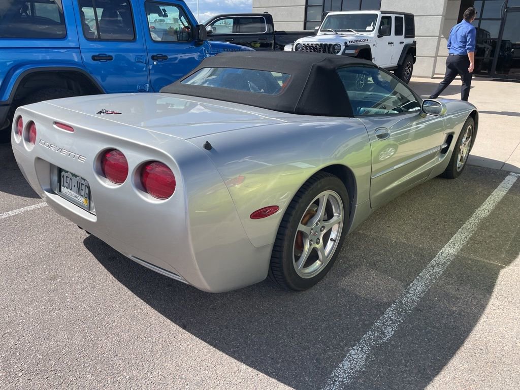 2004 Chevrolet Corvette Base photo 2