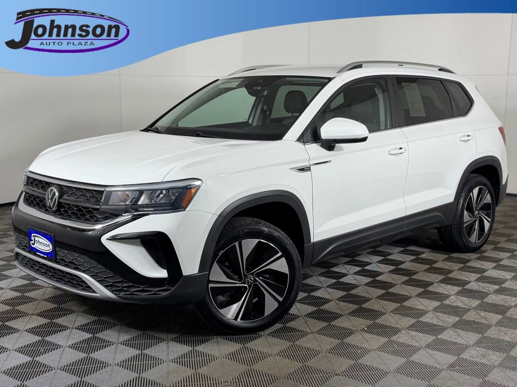 2023 Volkswagen Taos SE's photo