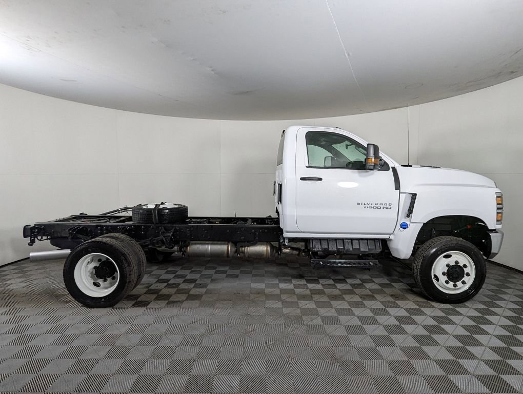 2024 Chevrolet Silverado 6500HD Work Truck photo 4