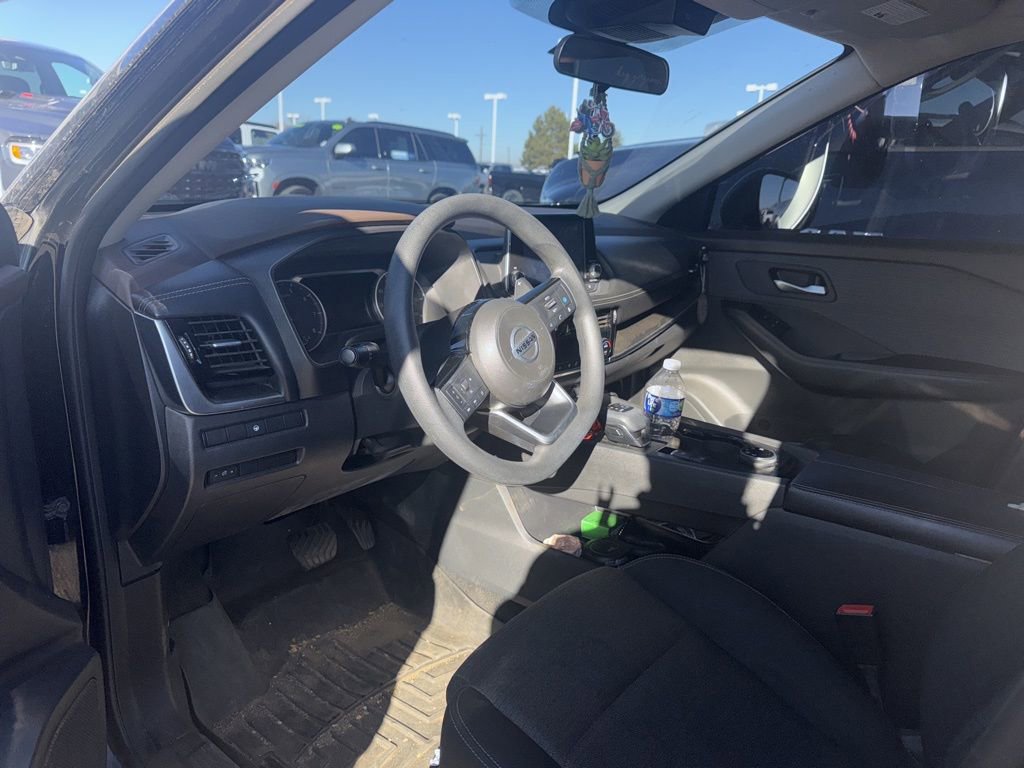 2021 Nissan Rogue SV photo 2