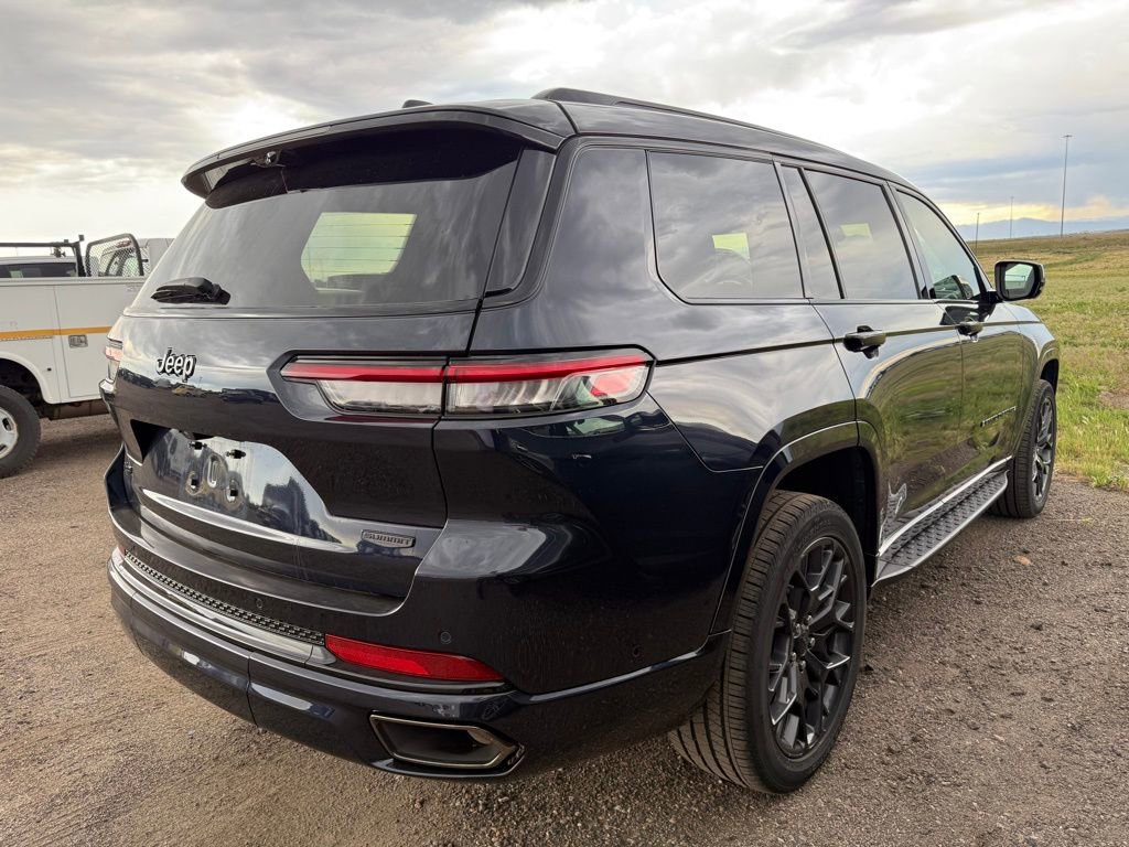 2024 Jeep Grand Cherokee L Summit Reserve photo 3