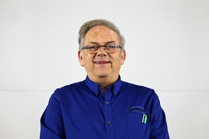 Staff member DAVE MUSGRAVE from aa7016b0900a