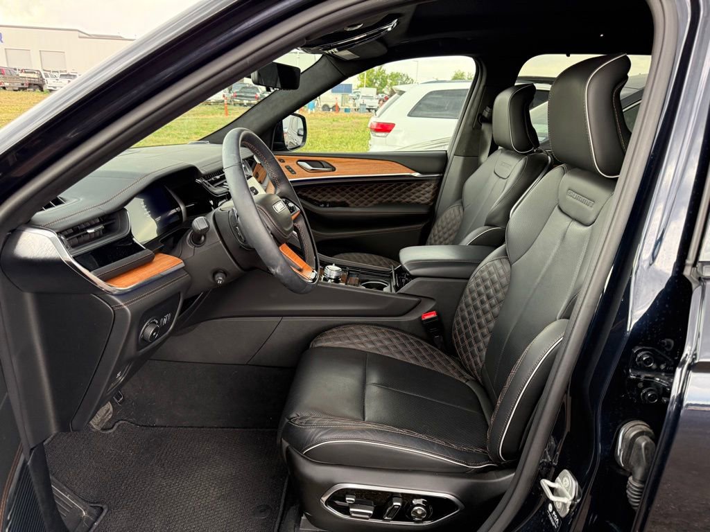 2024 Jeep Grand Cherokee L Summit Reserve photo 2