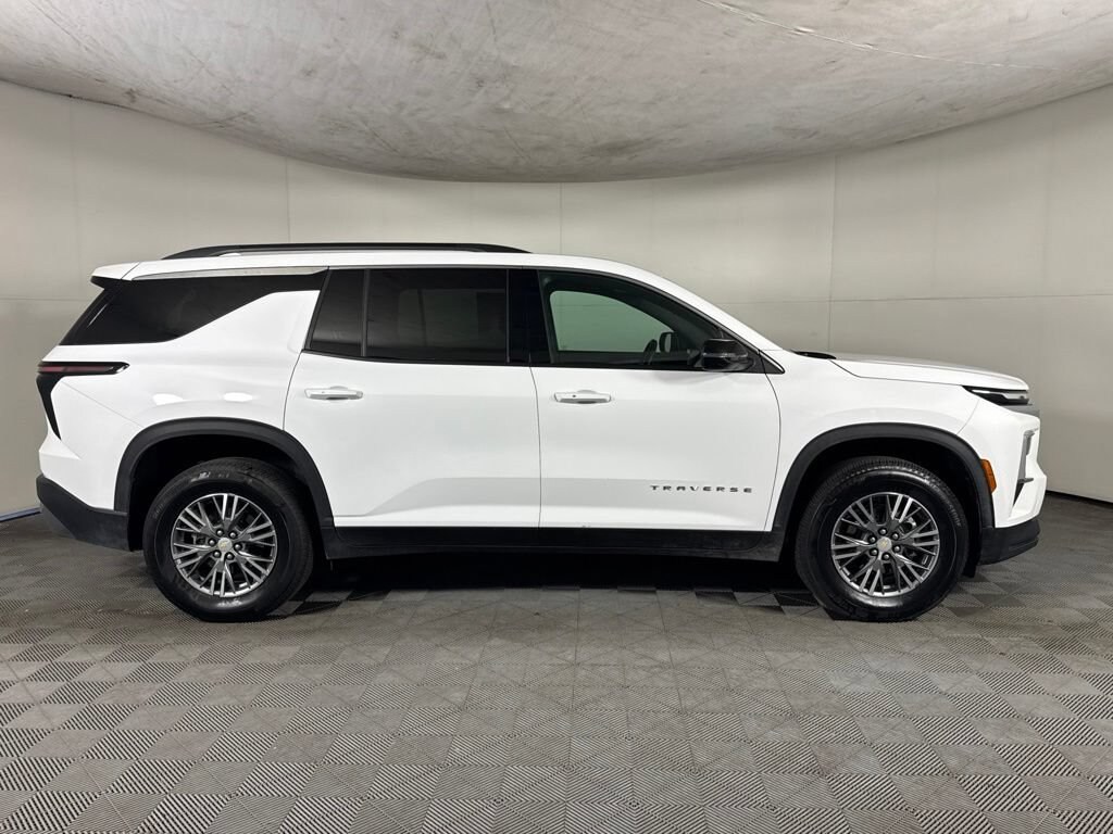 Used 2026 Chevrolet Traverse LT SUV