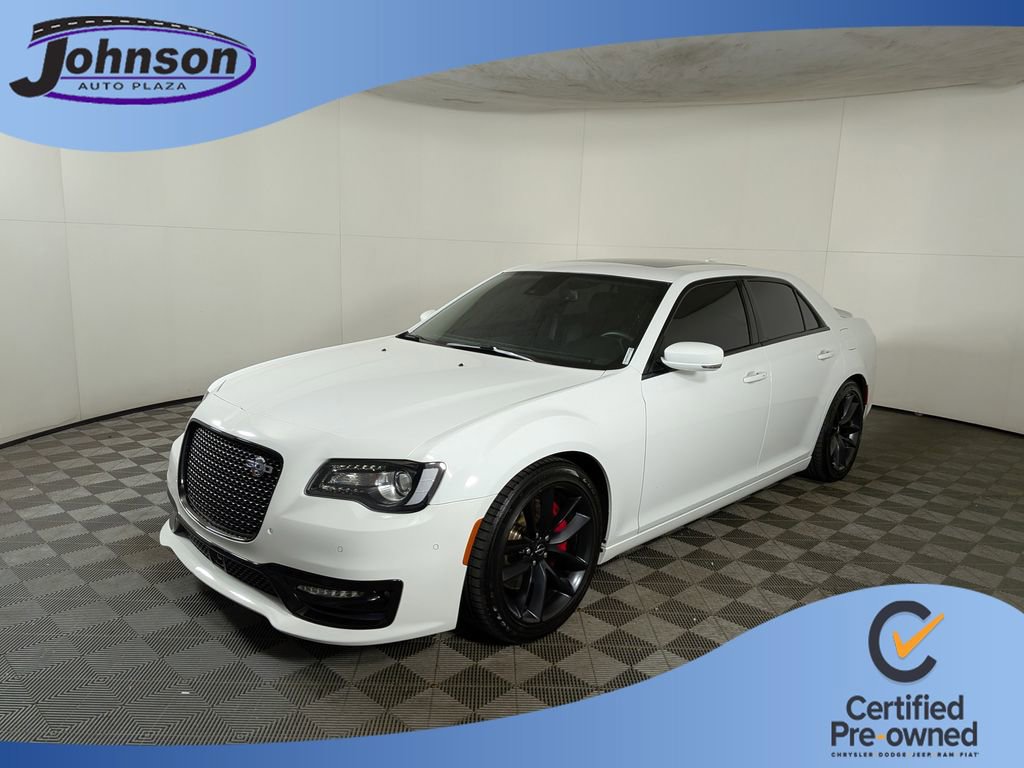 2023 Chrysler 300 C's photo