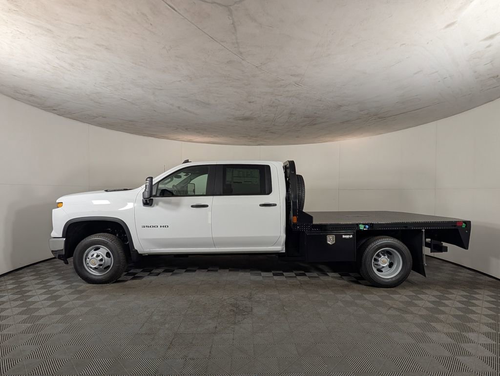 2025 Chevrolet Silverado 3500HD Work Truck photo 2