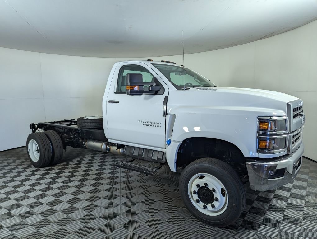 2024 Chevrolet Silverado 6500HD Work Truck photo 3