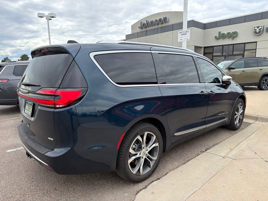 Used 2025 Chrysler Pacifica Pinnacle AWD Minivan