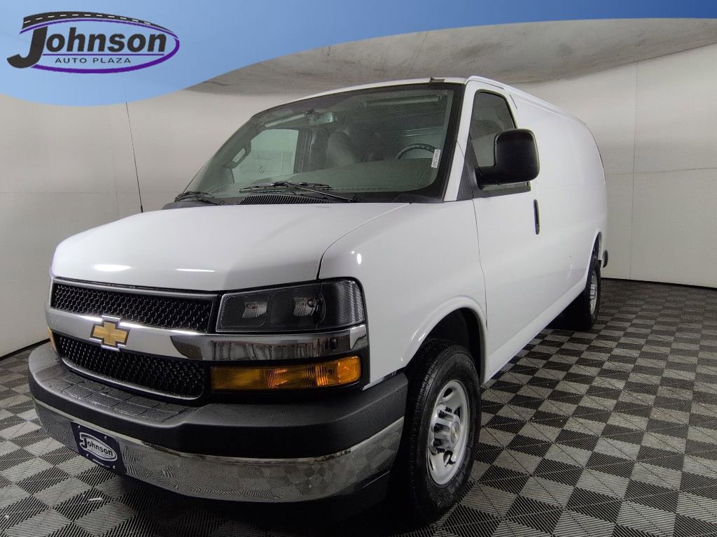 2026 Chevrolet Express 2500 Work Van HD's photo