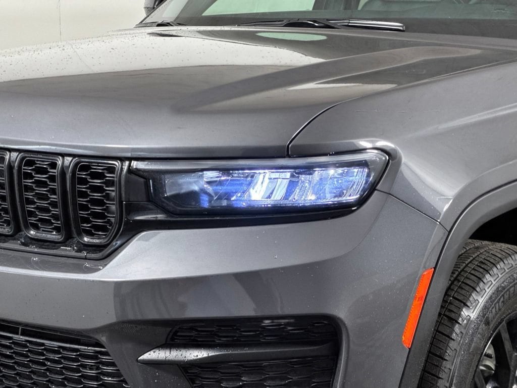 Used 2025 Jeep Grand Cherokee Altitude X