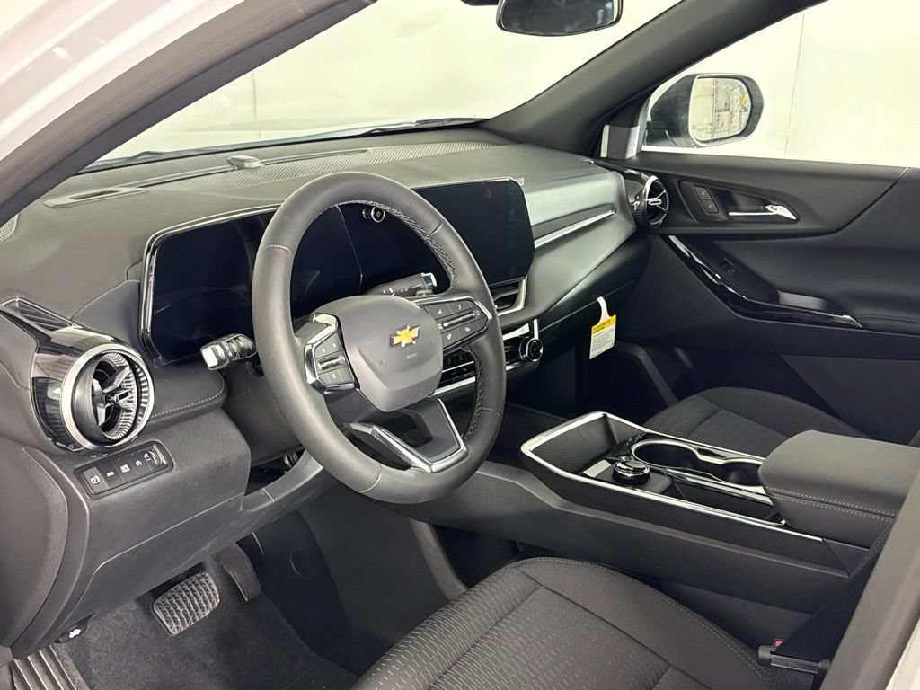2027 Chevrolet Equinox LT - Photo 8