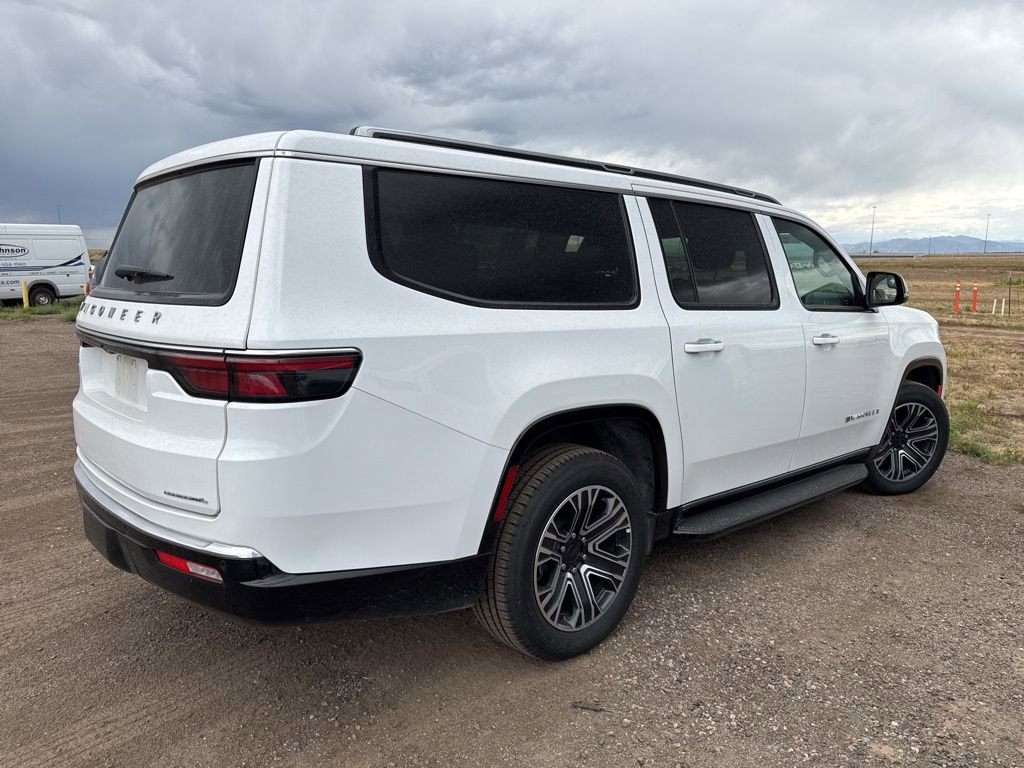 2023 Jeep Wagoneer L Series II photo 3