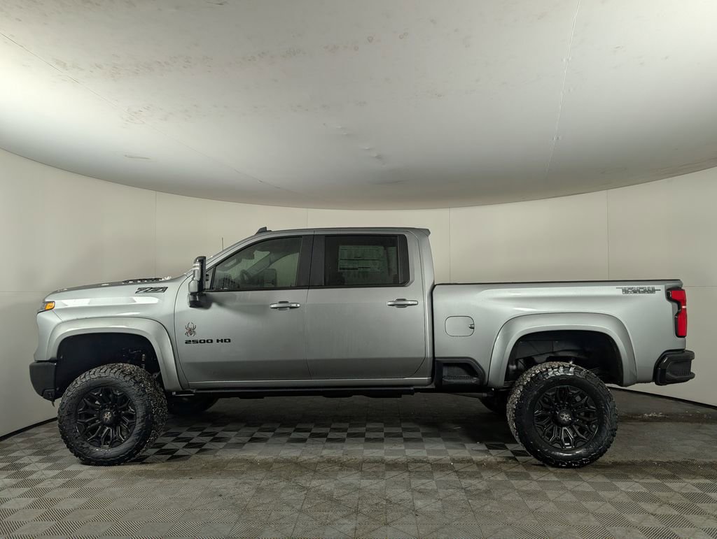 2025 Chevrolet Silverado 2500HD LT photo 3