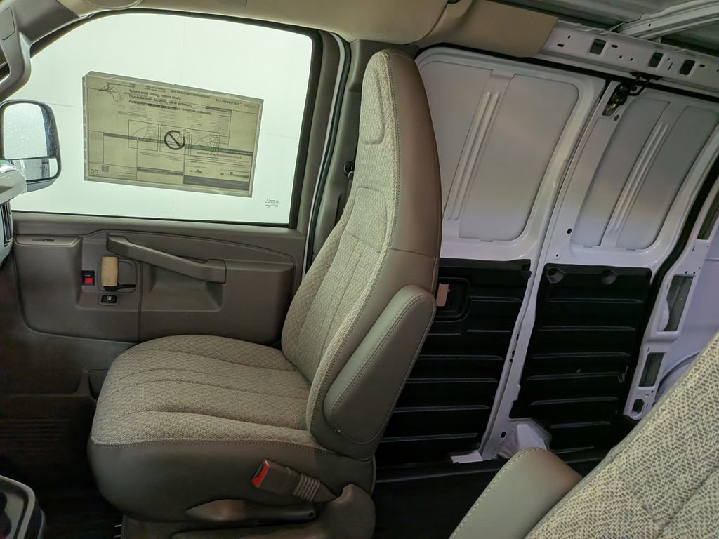 2026 Chevrolet Express Cargo Work Van - Photo 27