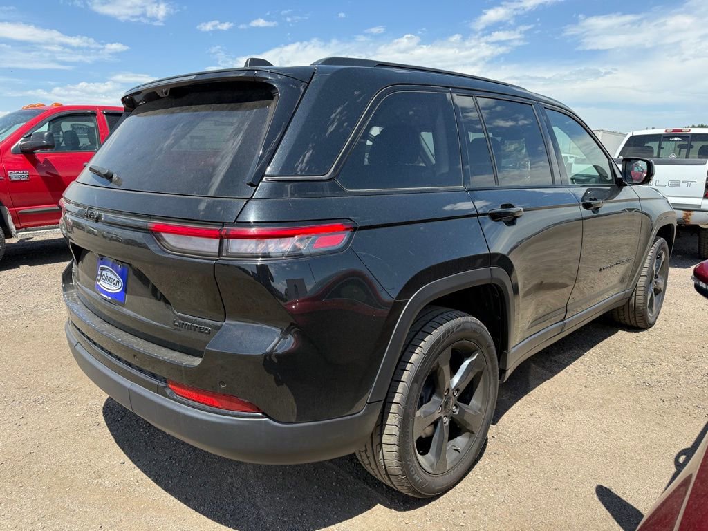 2023 Jeep Grand Cherokee Limited photo 3