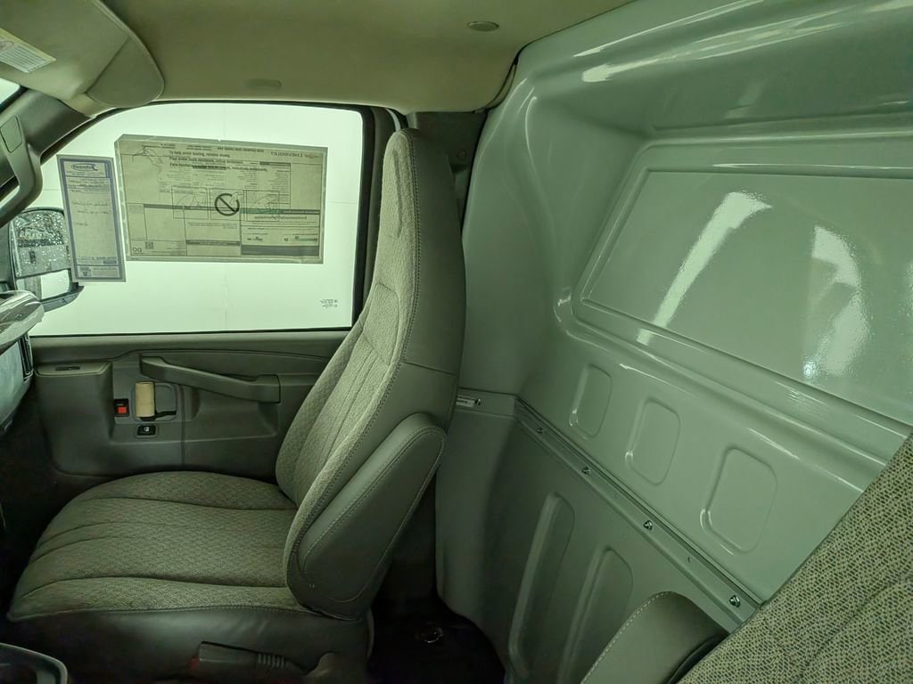 2026 Chevrolet Express Cargo Work Van - Photo 30