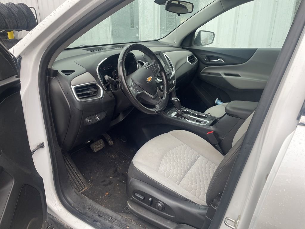 2018 Chevrolet Equinox LT photo 2